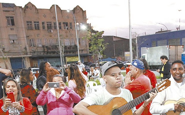 Roda de samba: eventos não passam das 22h e moradores aprovam Foto:  Maíra Coelho / Agência O Dia
