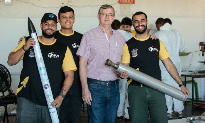 Com vaquinha online, alunos da Uerj vão levar foguete aos EUA