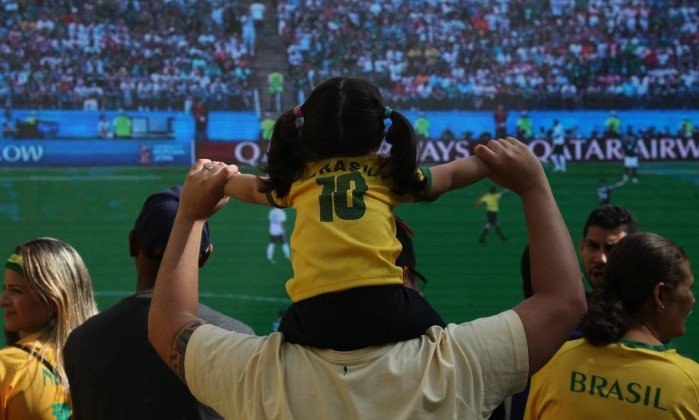 Alzirão concentra torcida brasileira em tarde de estreia da seleção na Copa