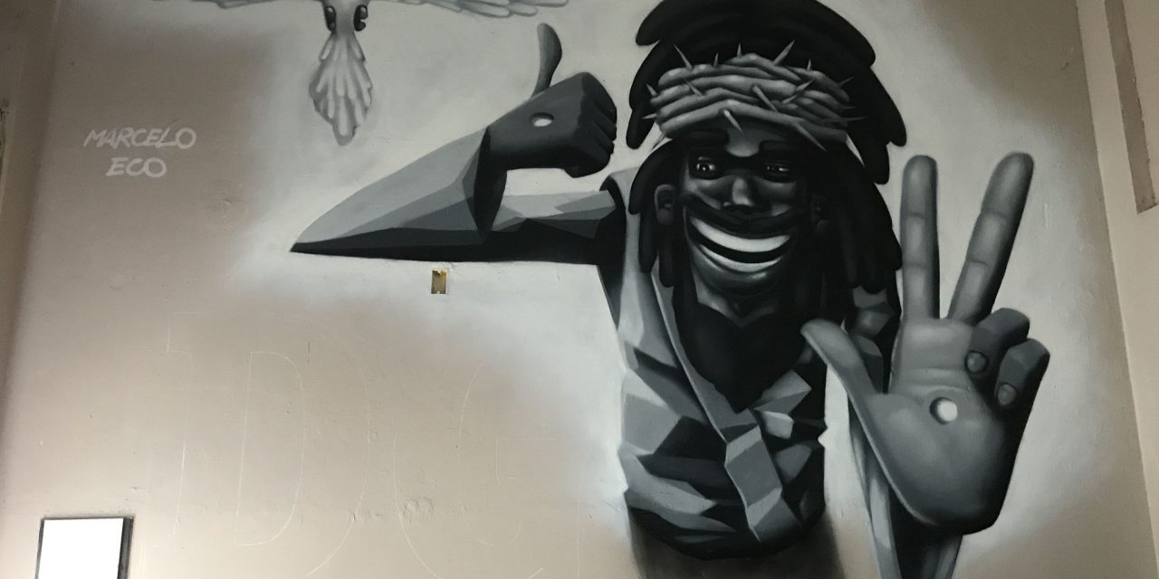Marcelo Eco faz grafite em Bar da Gema, na Tijuca