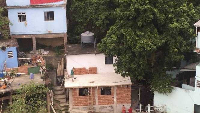 Drones são usados por moradores da Tijuca para denunciar aumento de nova favela