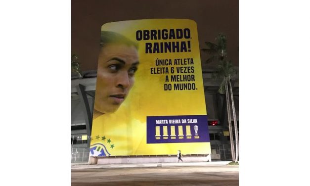 Maracanã instala painel em homenagem à jogadora Marta