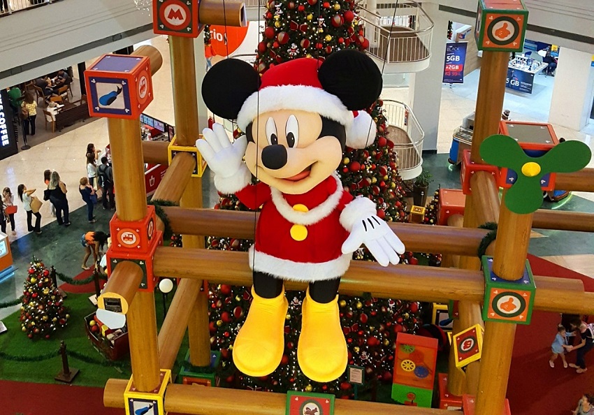 Shopping Tijuca tem Natal inspirado no universo mágico de Disney e comemora 90 anos da primeira aparição de Mickey Mouse